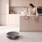 Robot aspirateur laveur SmartSweep Essential nettoyant une cuisine moderne