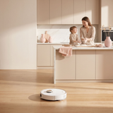 Robot aspirateur laveur SmartSweep Pro nettoyant une cuisine moderne